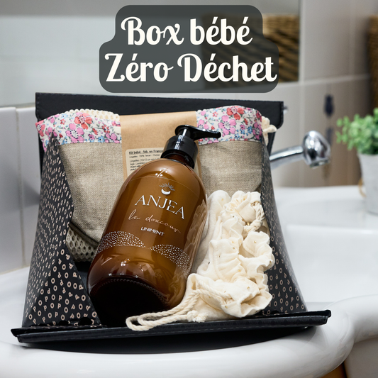 box bébé zéro déchet contenant liniment, lingettes lavables et pochon à cordon, idéal un cadeau naissance écolo